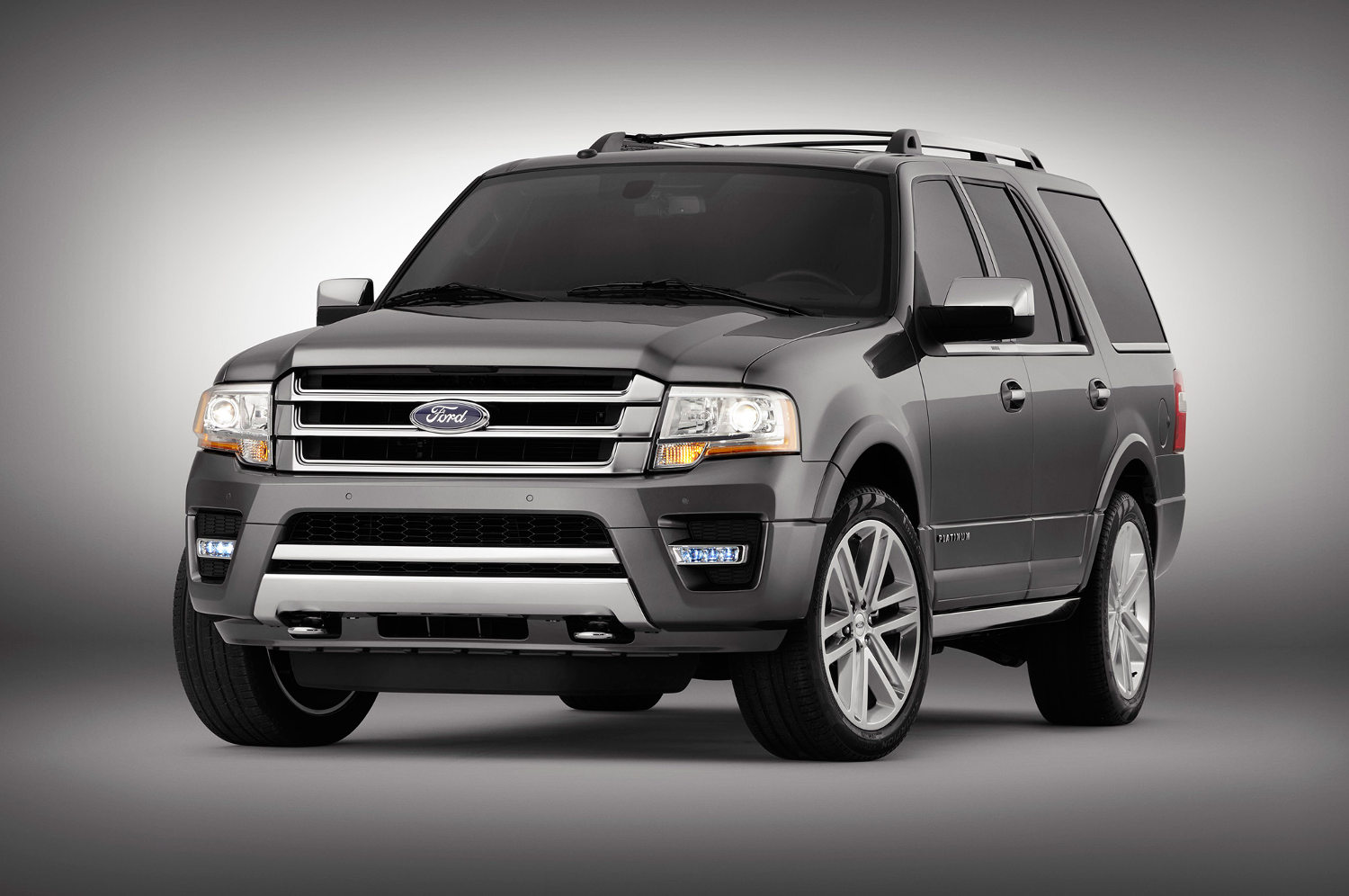 Comparison - Ford Expedition XLT 2015 - vs - Nissan Armada Platinum